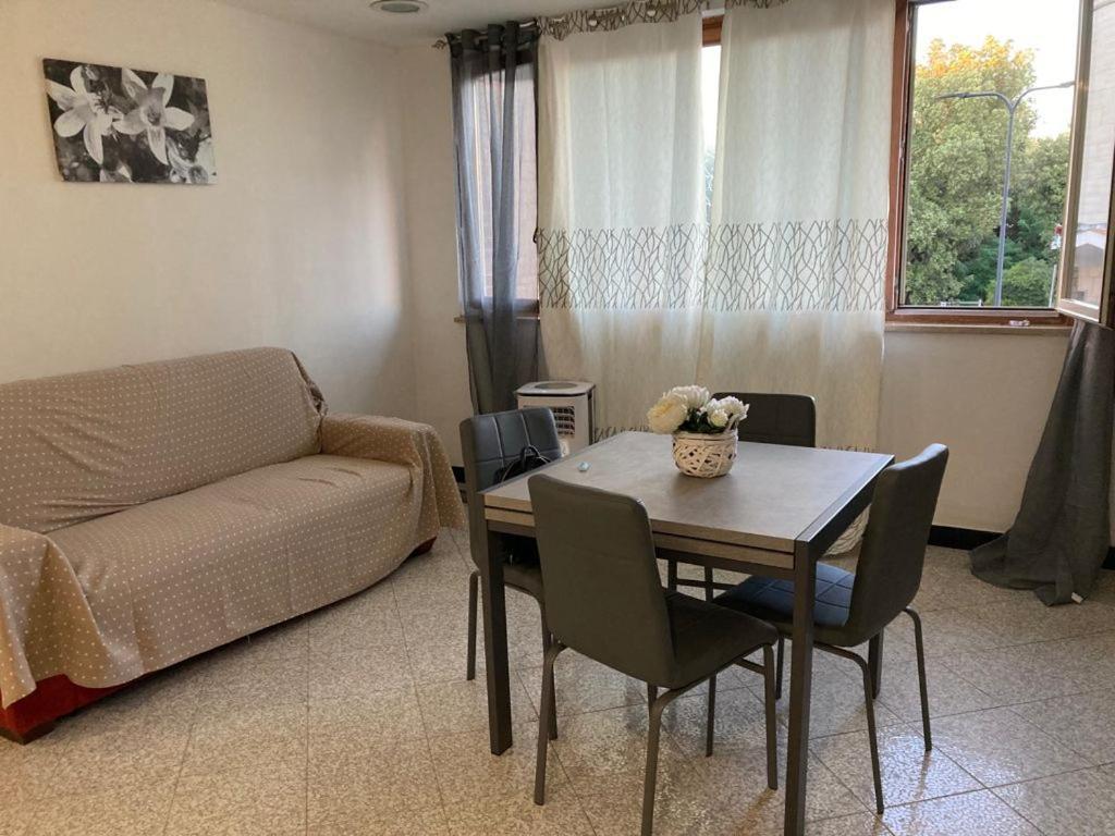 Appartamento sulla piazza 90 m dal mare Anzio Esterno foto