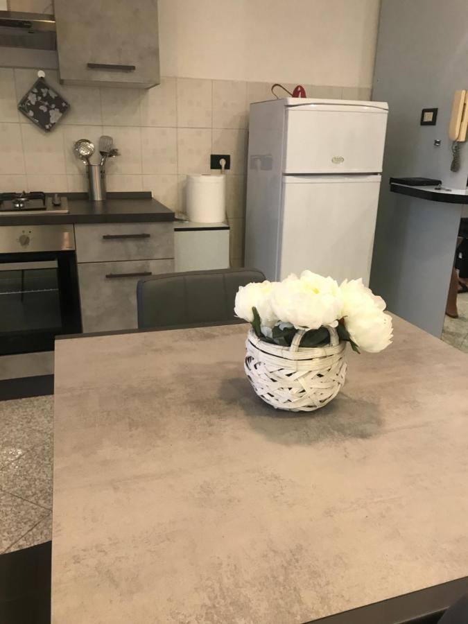 Appartamento sulla piazza 90 m dal mare Anzio Esterno foto