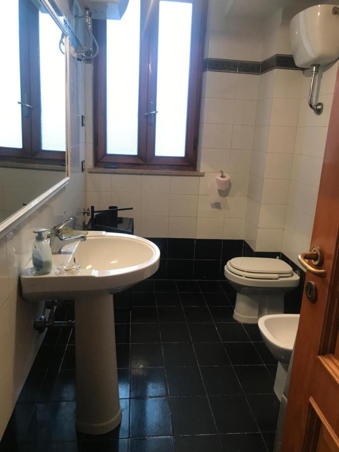 Appartamento sulla piazza 90 m dal mare Anzio Esterno foto